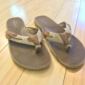 Sperry flip flops